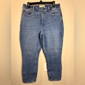 LIKE NEW - Abercrombie Skinny High Rise Curve Love Jeans - Size 31 Short